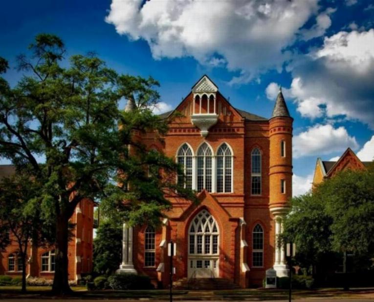 College vs. University: Understanding the Difference